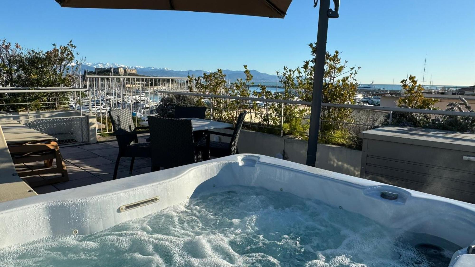 Penthouse Vue Mer Avec Rooftop,Jacuzzi,Et Parking Prive Antibes Ngoại thất bức ảnh