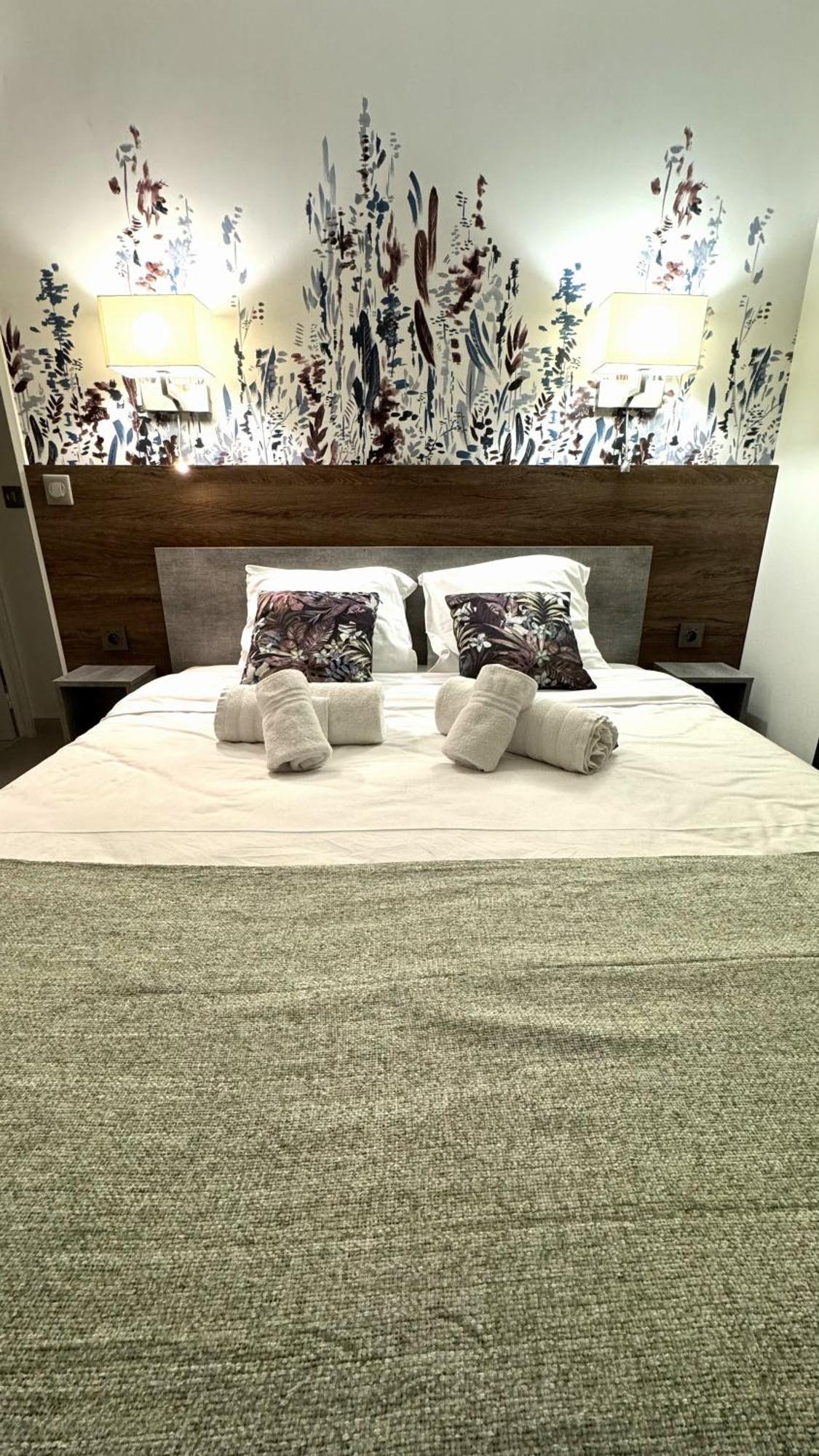 Penthouse Vue Mer Avec Rooftop,Jacuzzi,Et Parking Prive Antibes Ngoại thất bức ảnh