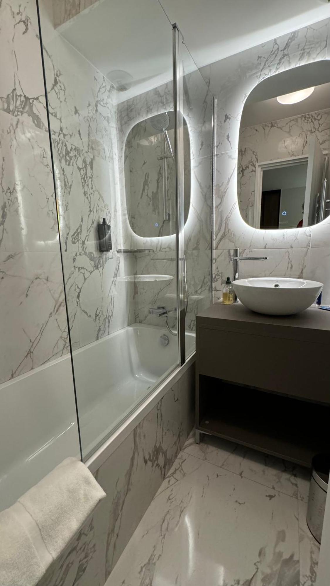 Penthouse Vue Mer Avec Rooftop,Jacuzzi,Et Parking Prive Antibes Ngoại thất bức ảnh